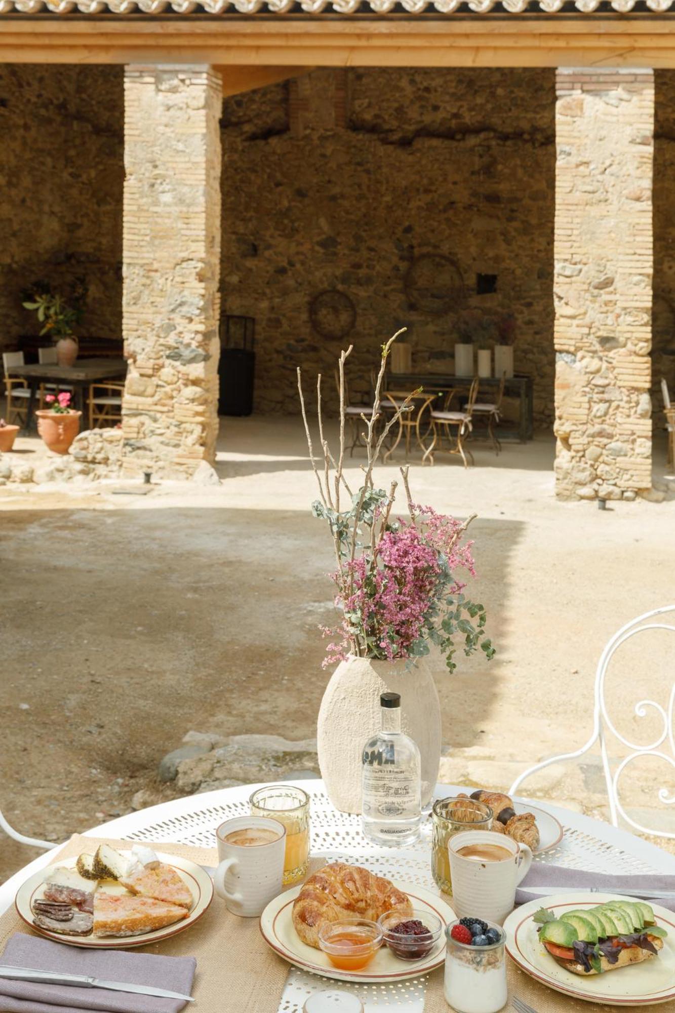 Hotel Castell De Vallgornera Peralada Exterior foto